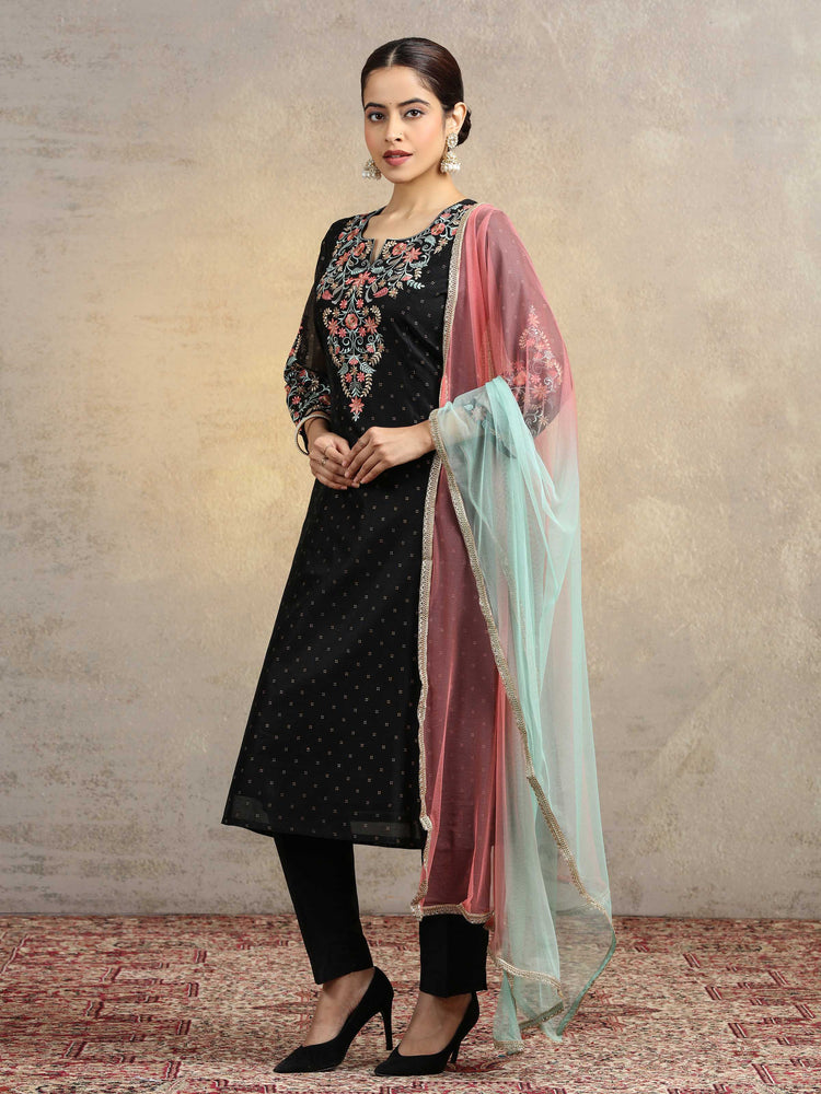 Black Floral Embroidered Straight Ethnic Kurta Set with Contrast Net Dupatta
