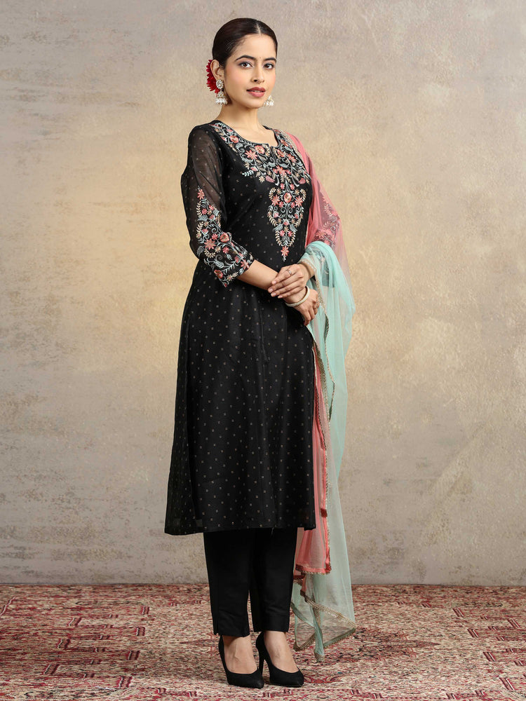 Black Floral Embroidered Straight Ethnic Kurta Set with Contrast Net Dupatta