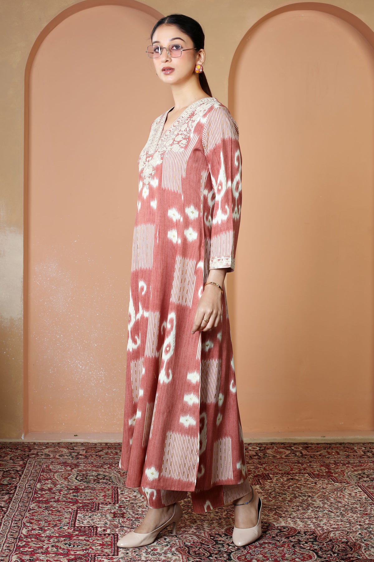 Peach Printed Embroidered V-Neck Kurta & Straight Pants Co-Ord Set