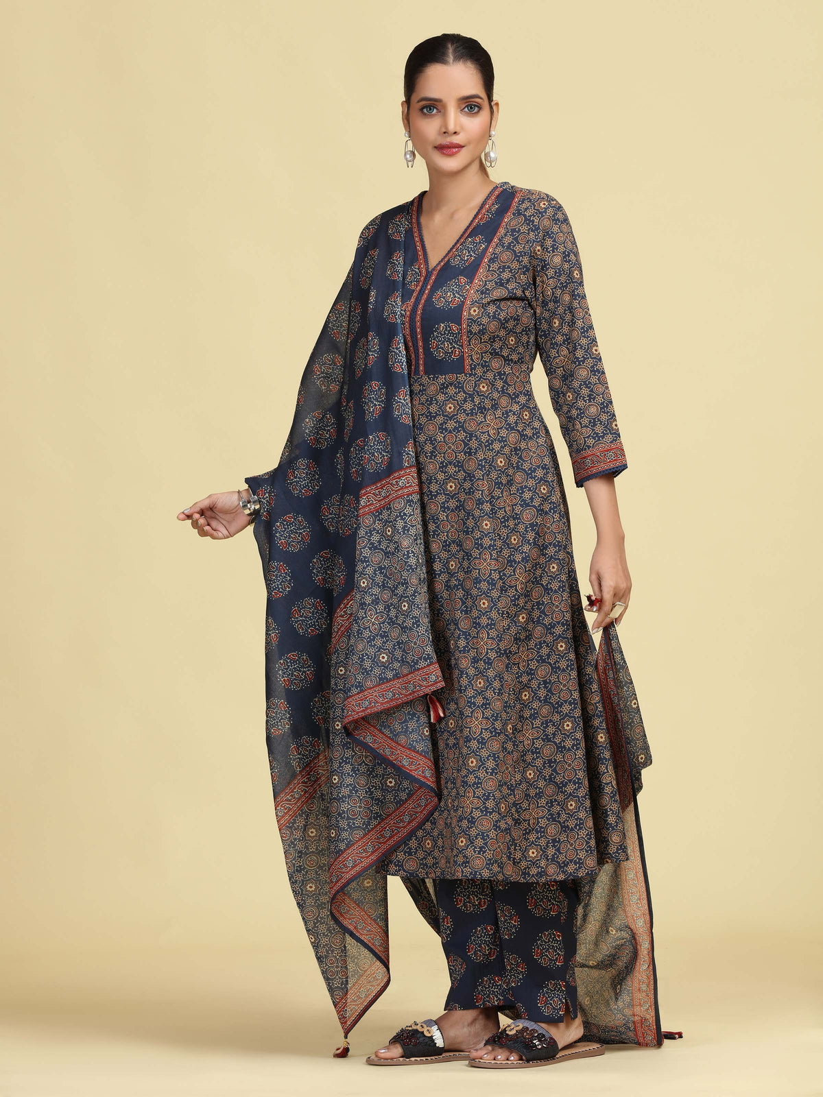 Grey Pure Cotton Ethnic Printed Kurta Pant Dupatta Set
