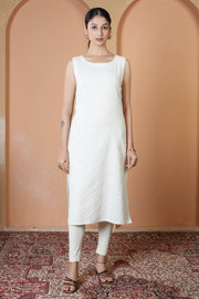Off White Textured Pure Cotton Sleeveless Straight Kurta