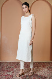 Off White Textured Pure Cotton Sleeveless Straight Kurta