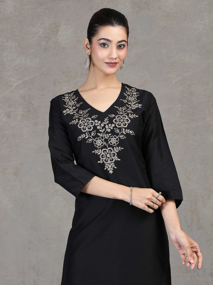 Black Floral Embroidered Straight Kurta