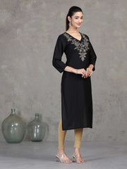 Black Floral Embroidered Straight Kurta
