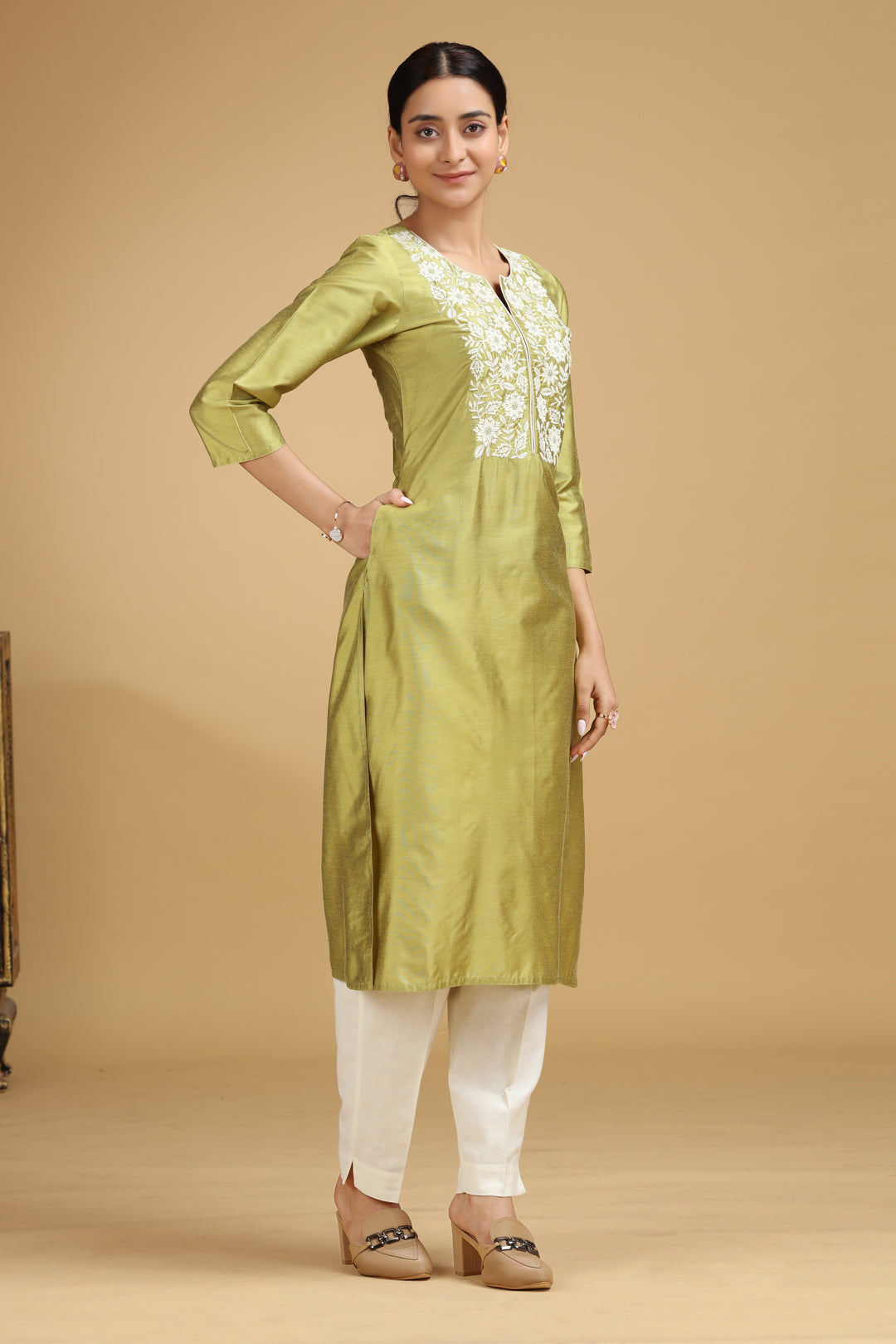 Green Embroidered Straight Kurta