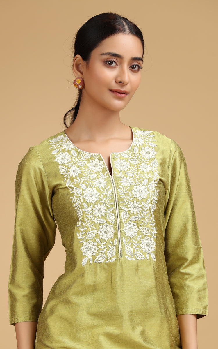 Green Embroidered Straight Kurta