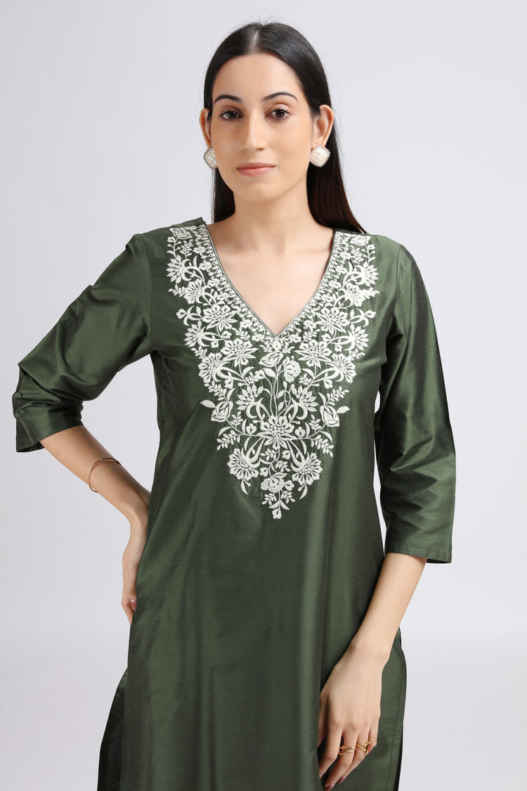 Green Floral Embroidered Straight Kurta