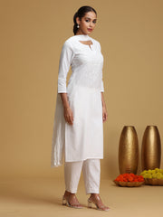 White Floral Embroidered Straight Kurta