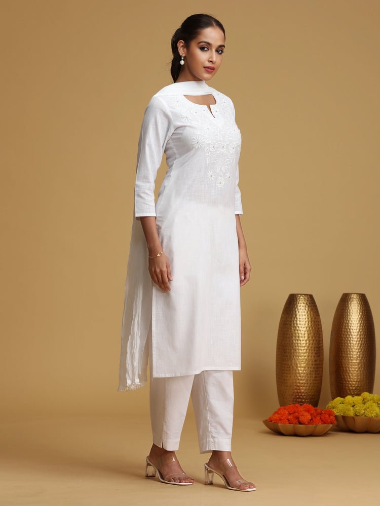 White Floral Embroidered Straight Kurta