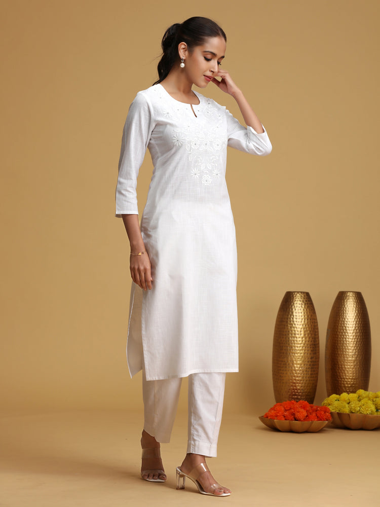 White Floral Embroidered Straight Kurta