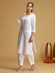 White Floral Embroidered Straight Kurta
