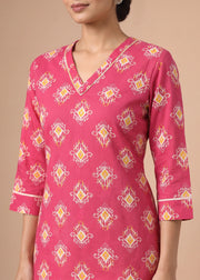 Cherry Pink Printed V-Neck Short Kurti