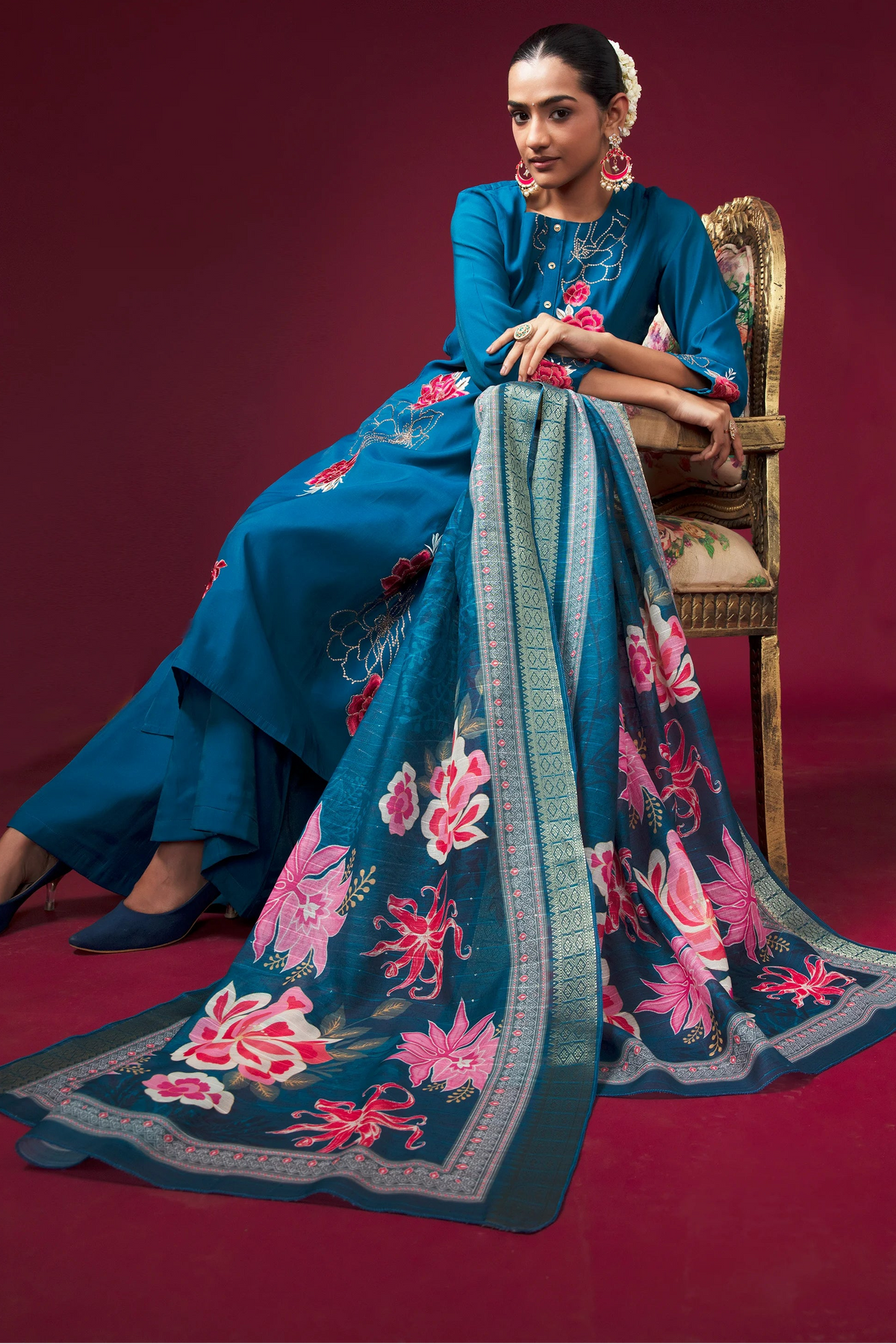 Women Royal Blue Embroidered Ethnic Suit Set