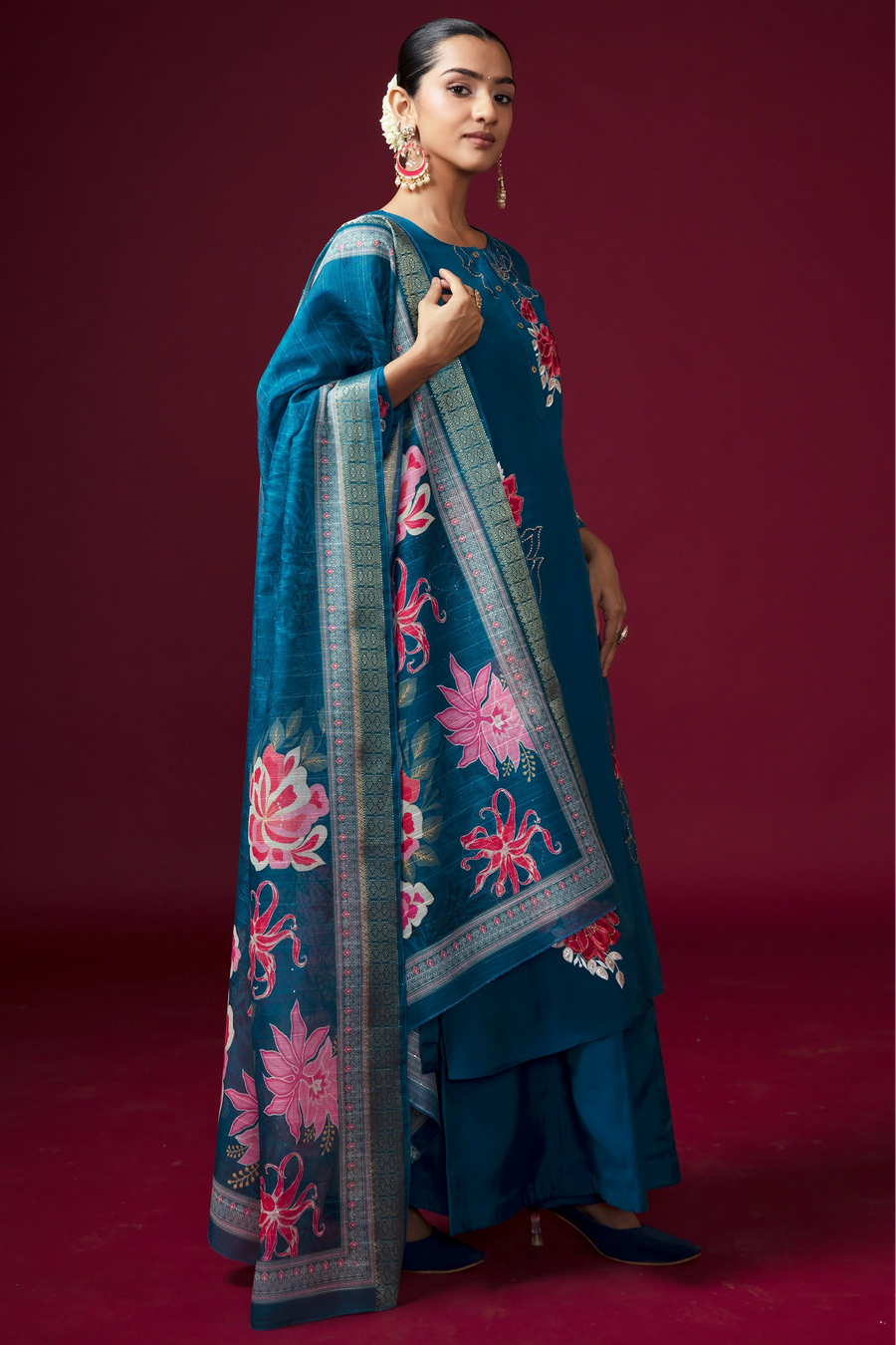 Women Royal Blue Embroidered Ethnic Suit Set