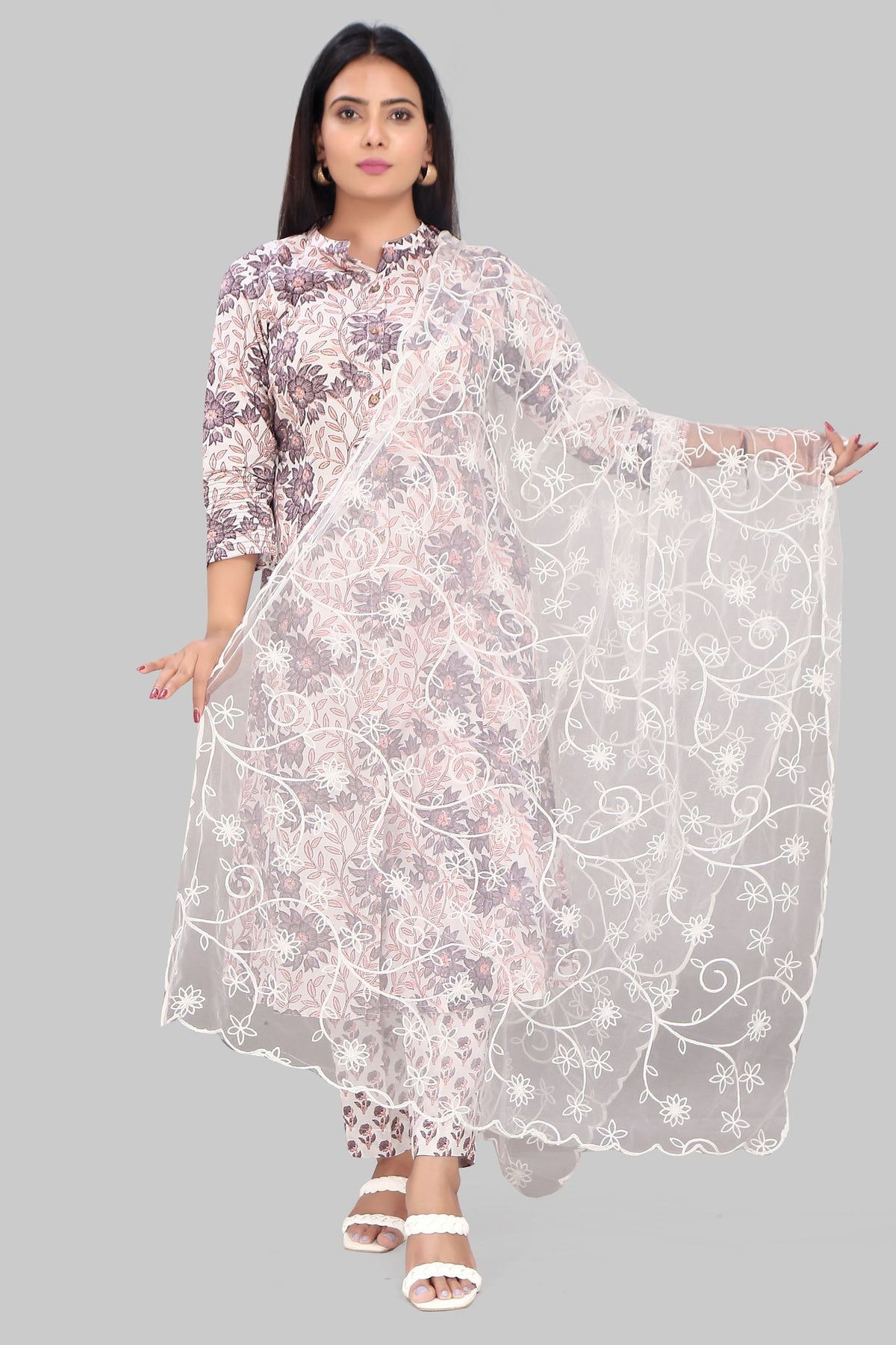 D6 Off White Embroidered Dupatta