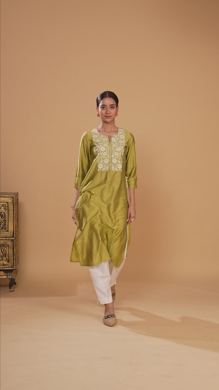 Green Embroidered Straight Kurta