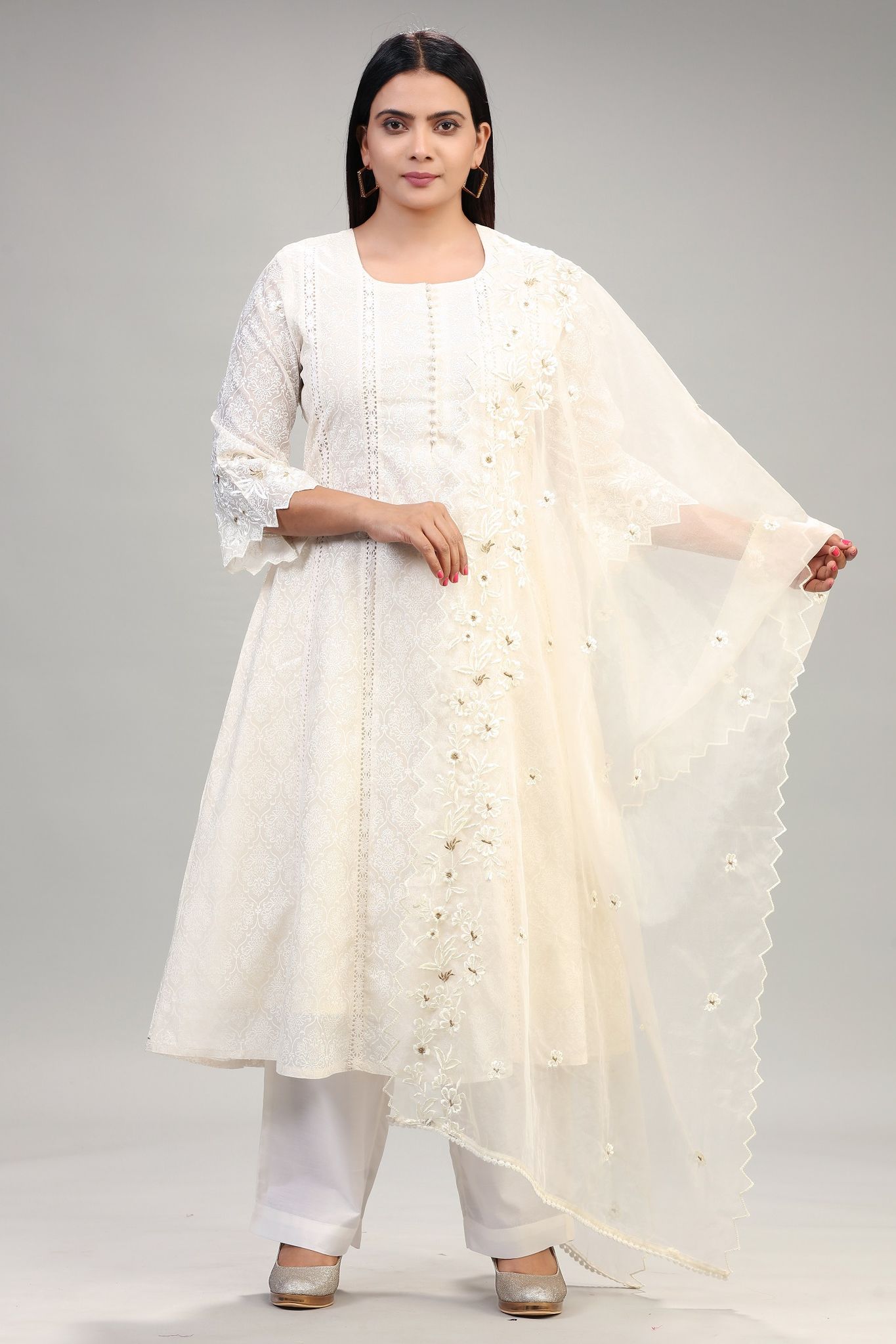 Hadiya White Cotton Embroidered Suit Set